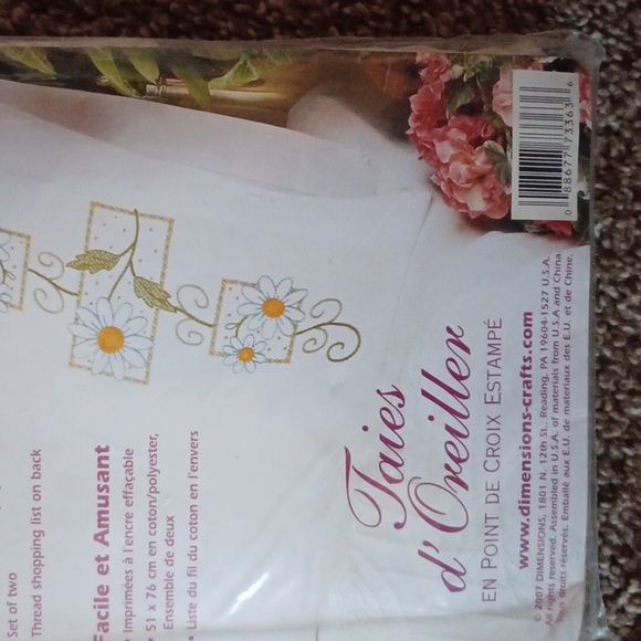 DEMENSONS Pillow Case In Stamped Cross Stich Daisies on Gingham 73363 20"×30" - Picture 4 of 9